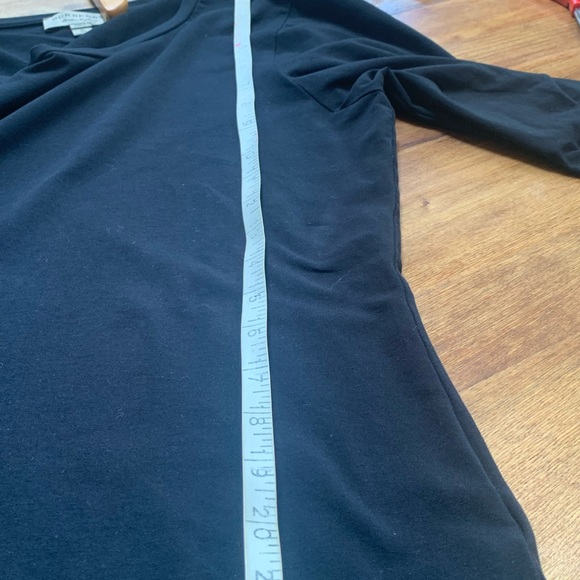 Burberry 3/4 sleeve top. - Picture 6 of 6